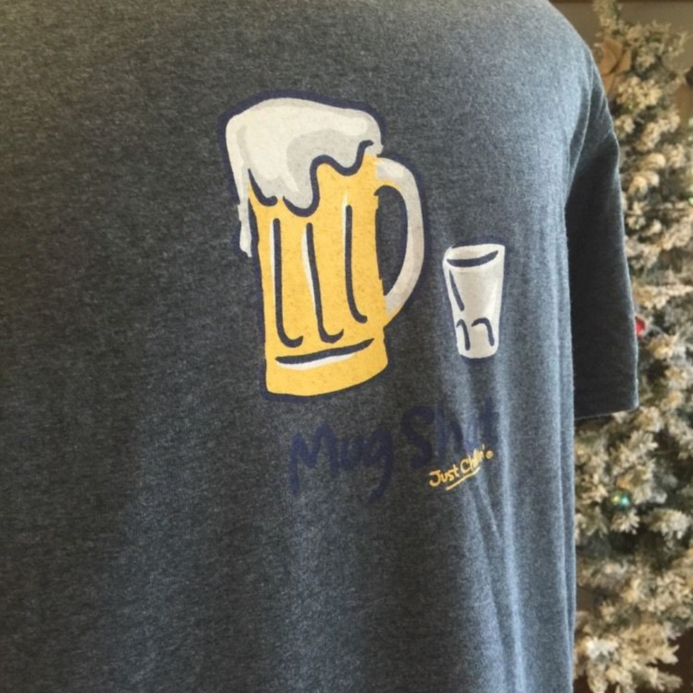 JUST CHILLIN MENS BEER MUG MUG SHOT T-SHIRT SIZE L